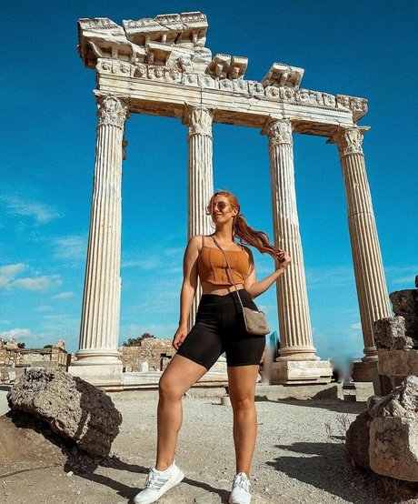 Lara Loft xxx star picture