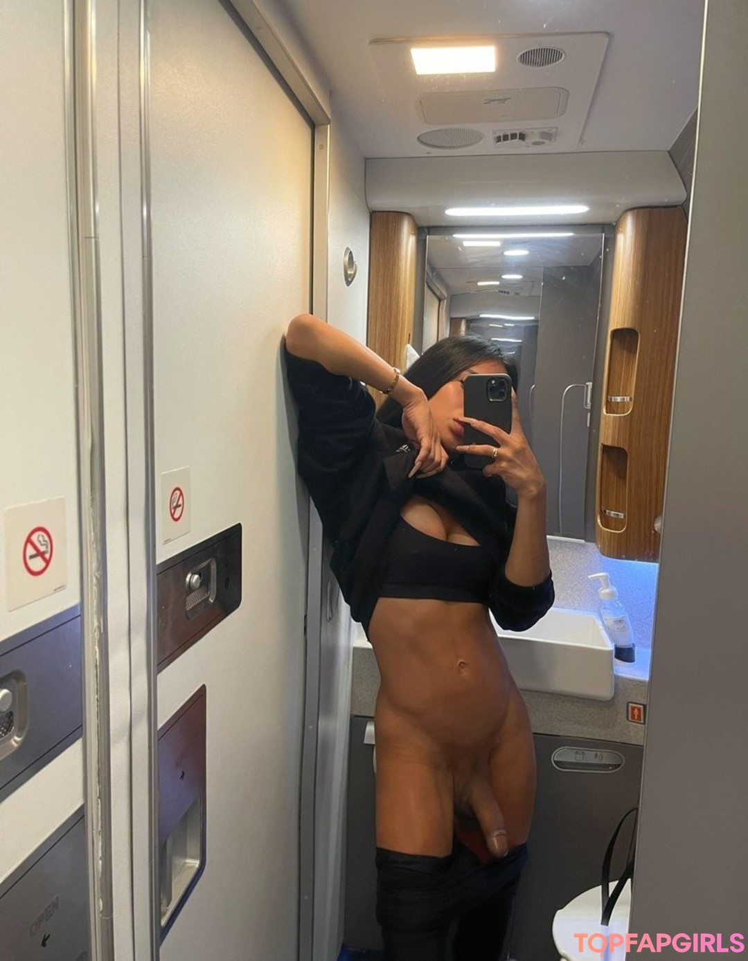 Supreme North model hd pictures