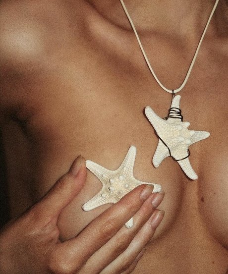 Liora Lapointe star nice galleries