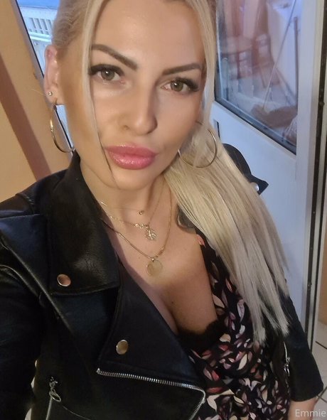 emmie six model art photos