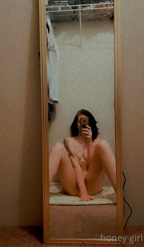 honey girl model nude gallery