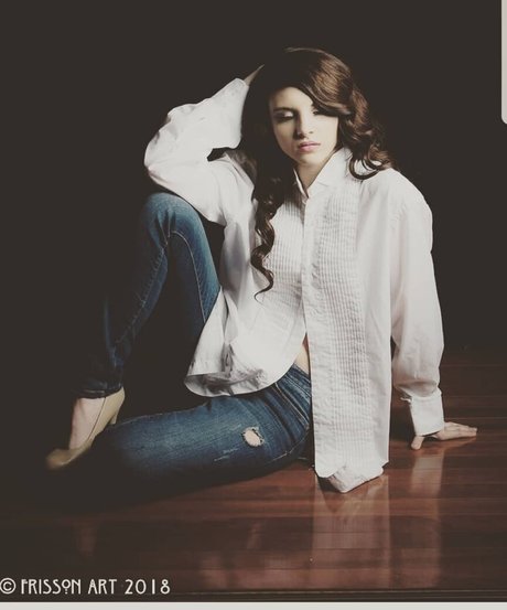 Chelsie Deville pretty star picture