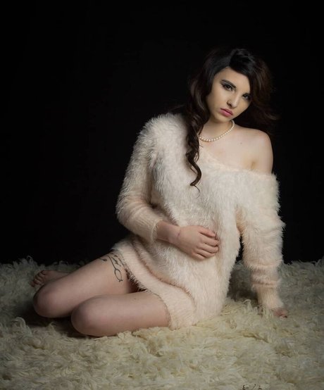 Chelsie Deville pornstar erotic archive