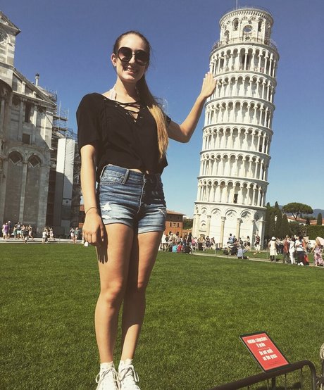 Leila Saltzman sexy pornstar gallery