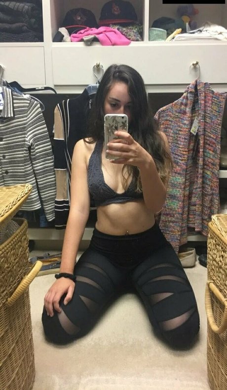 Leila Saltzman naked star picture