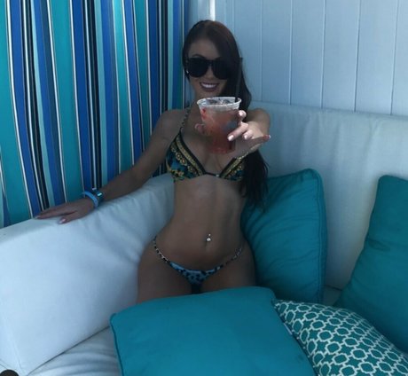 Courtney O Connell pretty star pic