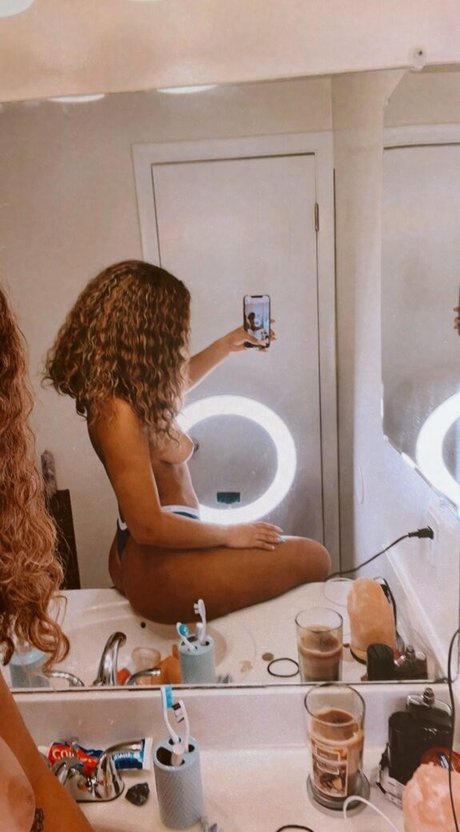 Victorias VIP naked pornstar img