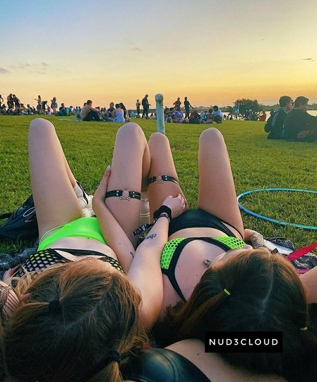 Chloe Mettenbrink top star gallery