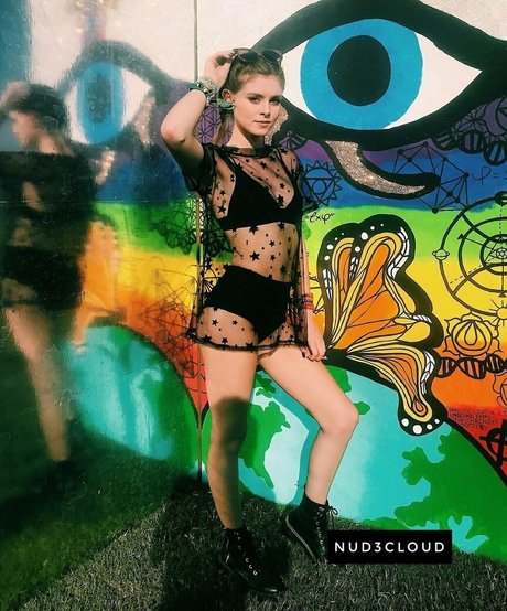 Chloe Mettenbrink perfect model picture