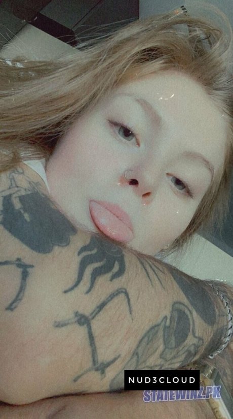 Chloe Mettenbrink model nude picture