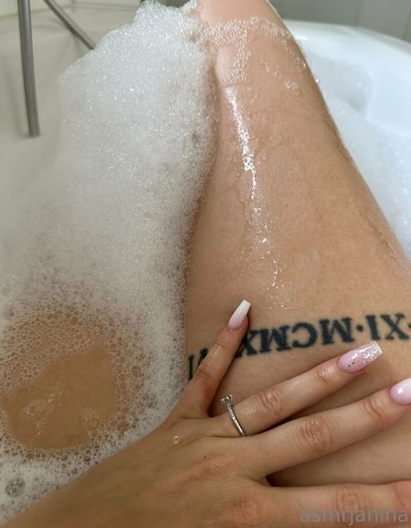 blonde shemale onlyfans erotic pic