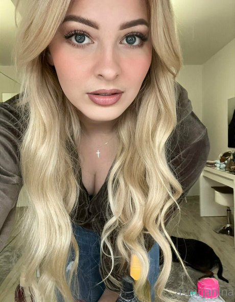 mother daughter onlyfans top img