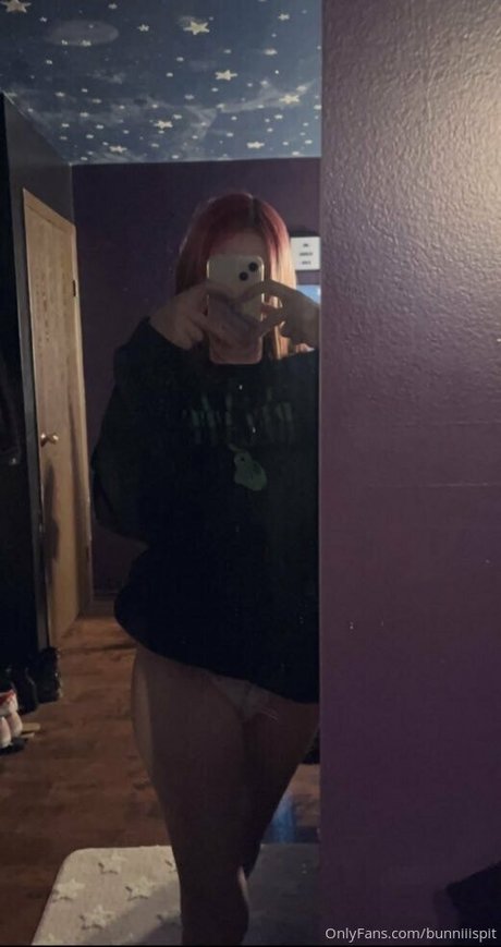 bunniiispit naked model pic