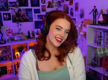 louiseyhannah hd pornstar picture