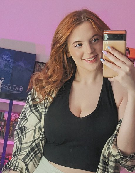 louiseyhannah exclusive star photos