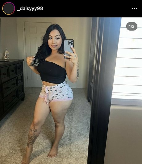 _daisyyy98 model photo