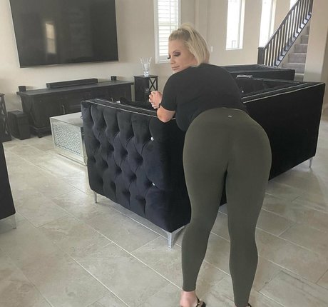 Chelsey Ashley model perfect image