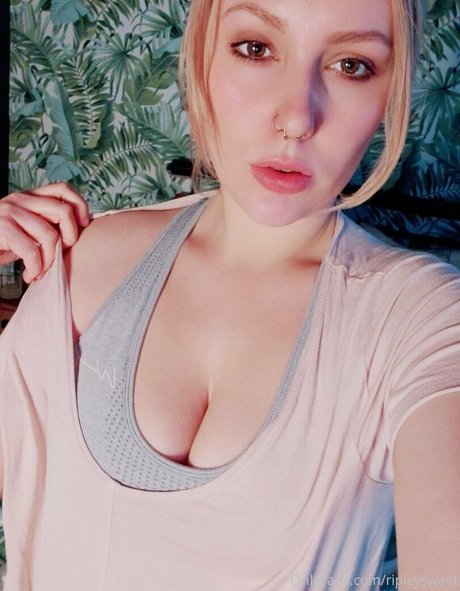 ripleysweet erotic actress pictures