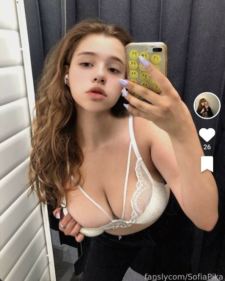 SofiaPika model nude img