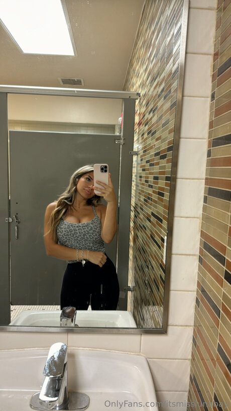 Itsmisslunabay exclusive pornstar gallery