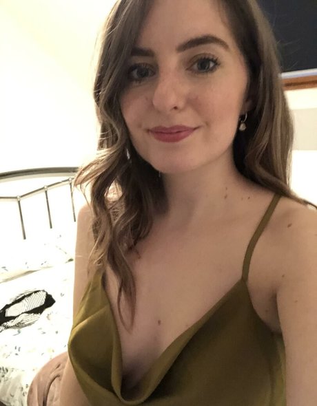 Averytinyleaf nude actress img