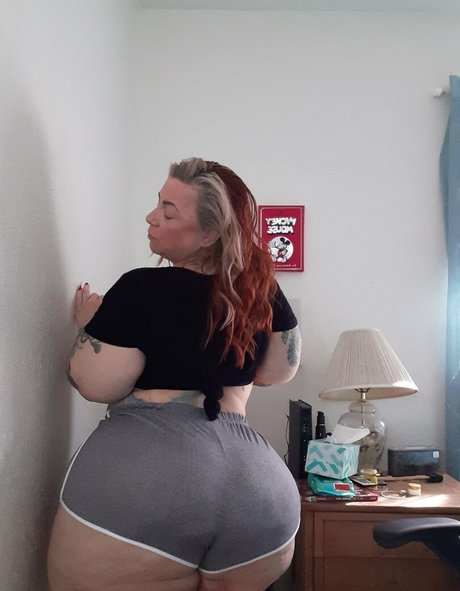 msminniexoxo model nude gallery