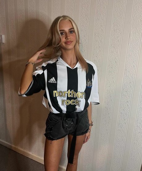 Lisa Price nudes model img