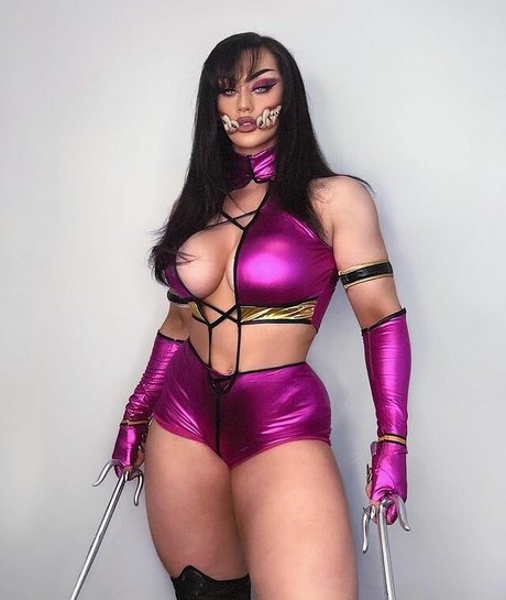 Kiki Vhyce erotic model photos