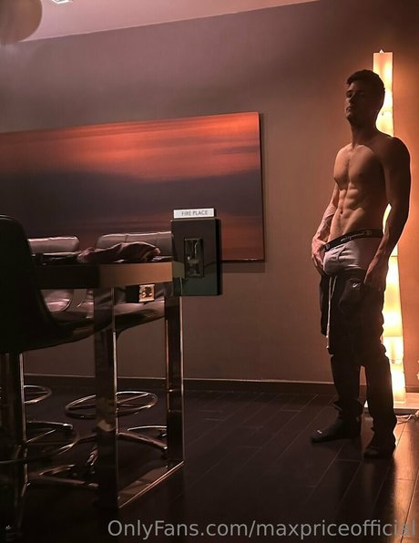 maxpriceofficial high quality model img