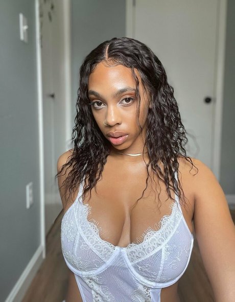 Sydney Celeste beautiful model photo