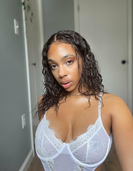 Sydney Celeste exclusive star pics