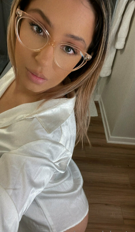 Missmadalyn hot model gallery