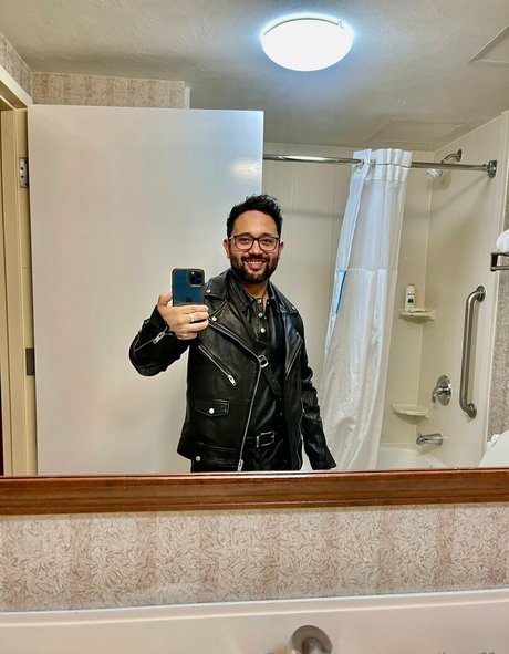 leoffz exclusive model picture