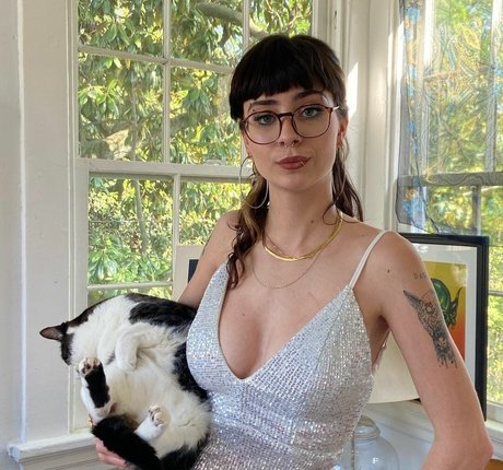 Aynsleigh Escher sex model archive