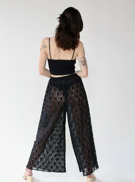 Aynsleigh Escher star exclusive pic