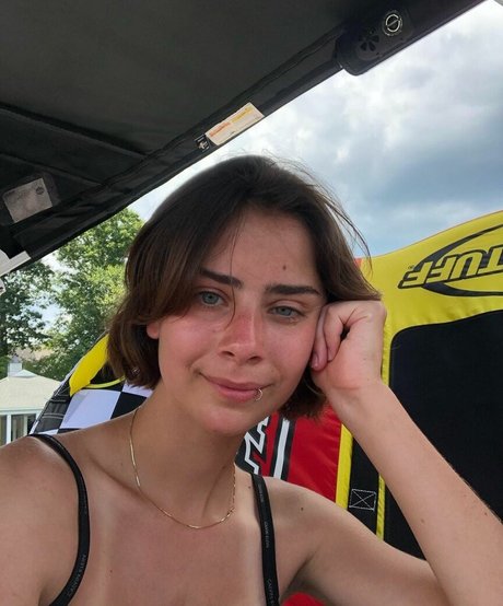 Aynsleigh Escher star free images