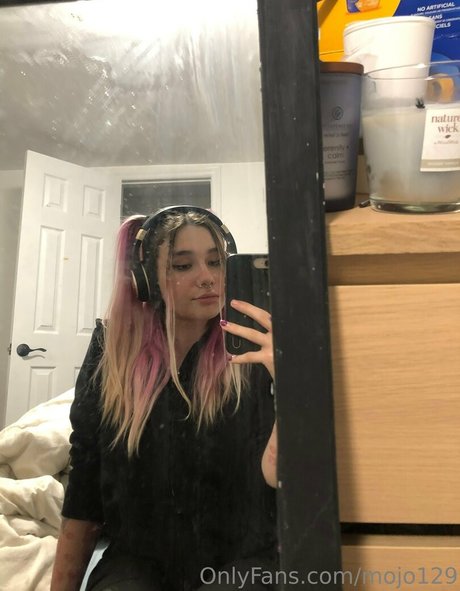 mojo129 model naked pics