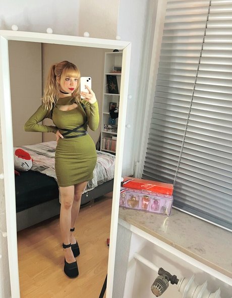 LegendLuna model sexy photos