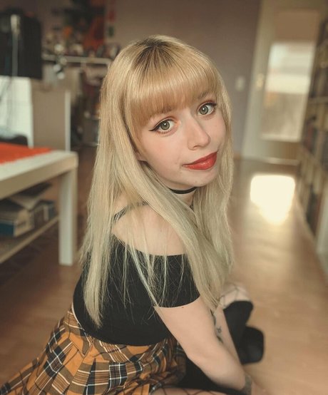 LegendLuna model nice picture