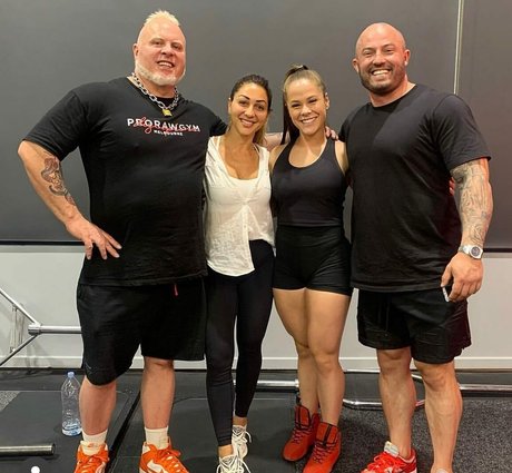 Toni Paras star adult pictures