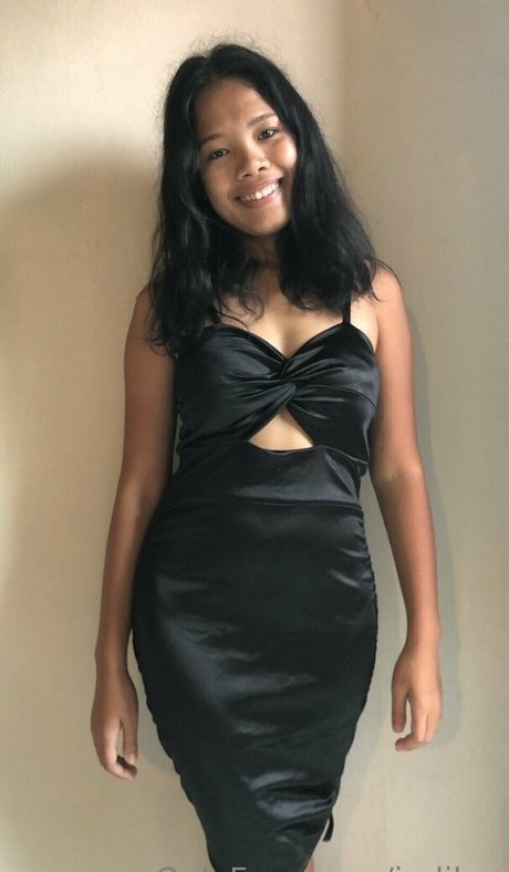 petite asian onlyfans nude photos