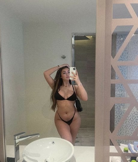 Kiera Lucy nude actress photo