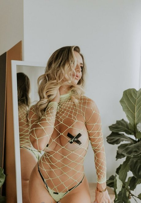 Leticia Abreu star hot picture