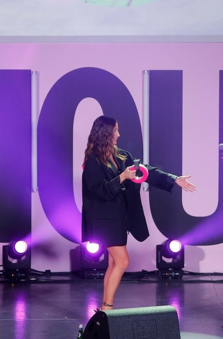 Julia Wieniawa nudes star archive