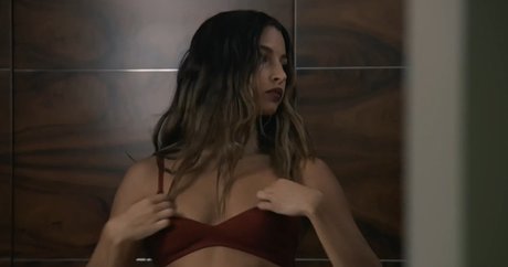 Julia Wieniawa perfect model archive