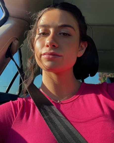 Emma Trout hot model pics