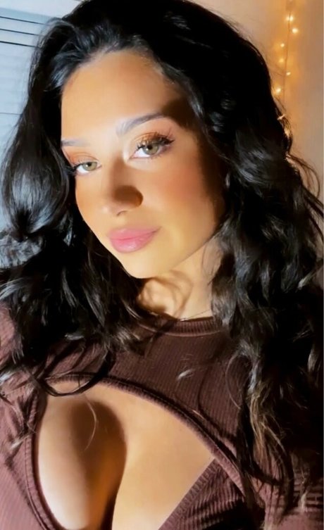 Emma Trout erotic actress img