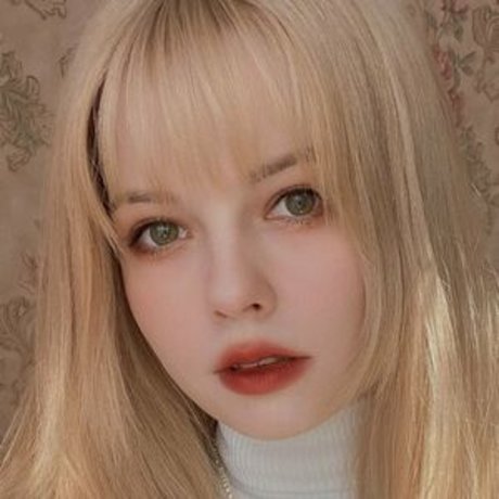 Xiao Elsie nude actress pics