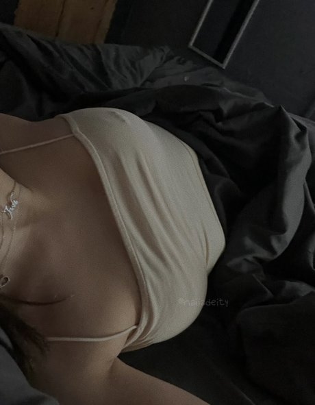 naiadeityy free pornstar pics