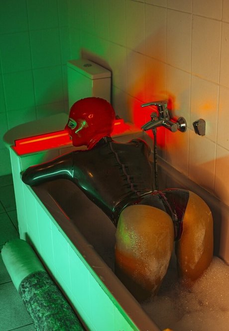 littlelatexprincess model naked pics